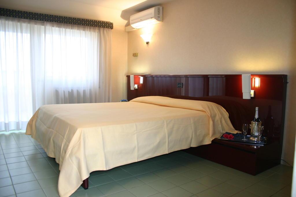 Grand Hotel Dei Cesari Dependance Anzio Extérieur photo