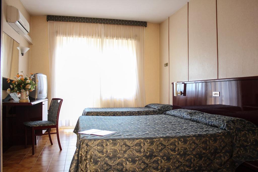 Grand Hotel Dei Cesari Dependance Anzio Extérieur photo