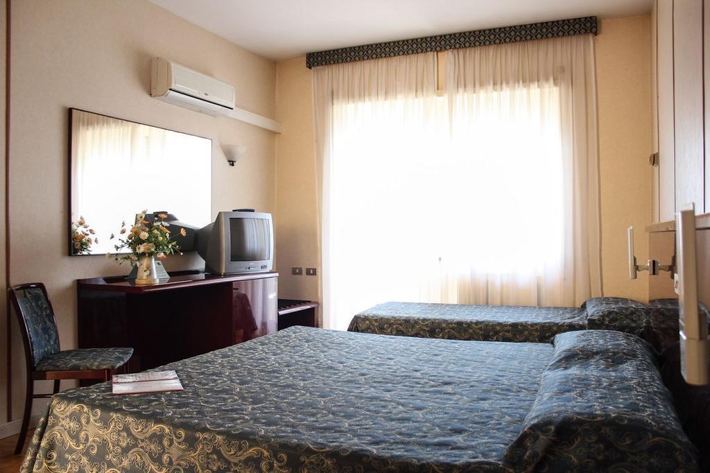 Grand Hotel Dei Cesari Dependance Anzio Chambre photo